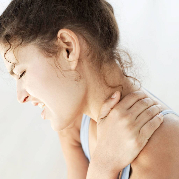 izomfájdalom a nyaki ízületekben