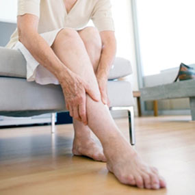 a lábak izomfájdalma csípőízületet okoz