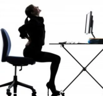 Ülésbetegség: Ha sokat ül és fáj a dereka, lehetséges, hogy Ön is ezzel küzd