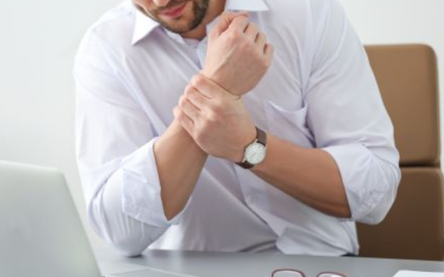Reggel arra ébred, hogy elzsibbadt, fáj a keze? Kéztő fájdalom szindróma is lehet