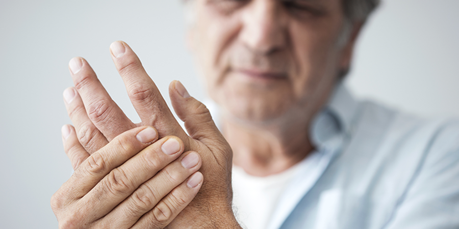 fájdalom az ujj ízületében melyik orvos jobb oldali fájdalom csípő felett