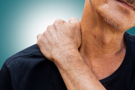 A mobilozás okozta nyakfájdalommal ortopéd orvoshoz kell fordulni. 
